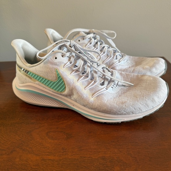 Nike Shoes - Nike Zoom Vomero 14 Women’s Running Shoes Size 9